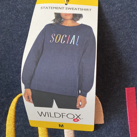 NWT WILDFOX Statement crewneck Sweatshirt size Medium. - Picture 3 of 7
